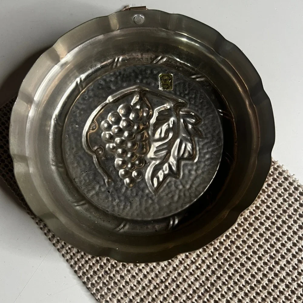 Vintage Copper Grape Cluster Jelly Cake Mold Round Scalloped Wall Decor 6 inch